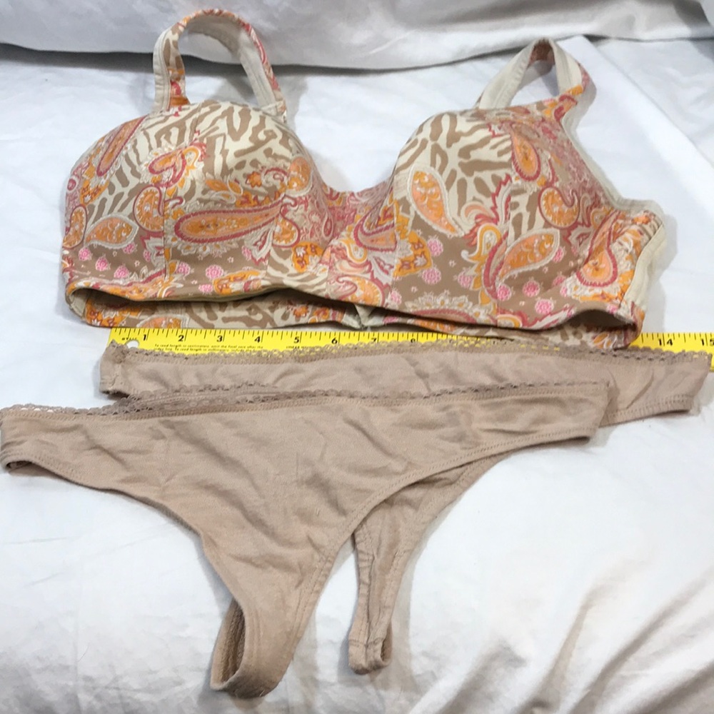 Bra 40 D Cacique by Lane Bryant W/ two pairs of thongs size 8 NEW CONDITION